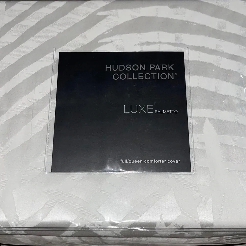 Hudson Park Palmetto Silk Blend Queen Duvet Cover + 2-Pillow Shams in White NWT